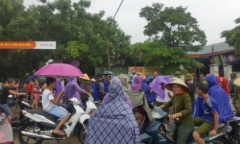 Nghi người bán thuốc dạo bắt cóc trẻ em, người dân vây trụ sở công an đòi xử lý
