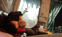 Tìm hưng phấn tạm thời từ “bóng cười”, giới trẻ đang giết tương lai
