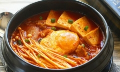 Bữa tối đầu tuần ngon hết ý với món canh kim chi thịt heo chuẩn vị Hàn Quốc