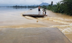 Sự cố đê điều ở Hà Nội: Vì sao xã khẳng định vỡ, huyện nói chỉ tràn?