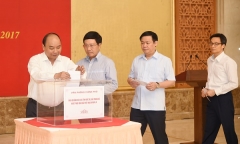 Lãnh đạo Chính phủ quyên góp ủng hộ khắc phục hậu quả mưa lũ