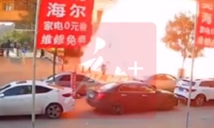 Video: Kinh hoàng khoảnh khắc xe chở gas nổ tung như bom, rung chuyển cả mặt đất