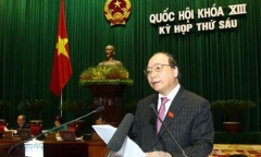 Video: Kinh hãi cảnh xe tải bị nước lũ 