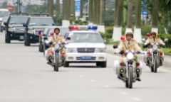 Nhường đường thế nào khi gặp đoàn xe ưu tiên dịp APEC 2017?