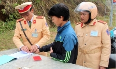 Liên tiếp phát hiện lái xe khách và xe tải dương tính với ma túy ở Lai Châu