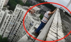 Người đàn ông nằm mơ thấy đứng trên sân thượng, mở mắt ra hốt hoảng khi biết sắp rơi từ tầng 32