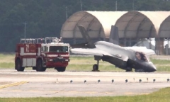 Chiến đấu cơ F-35 của Mỹ gãy càng, cắm mũi xuống đường băng
