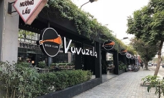 Bãi đỗ xe bị ‘xẻ thịt’ thành nhà hàng, quán nhậu