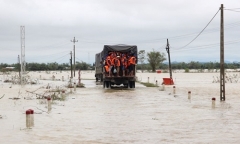 Xe công nông lật nhào xuống ruộng ngập nước, nữ sinh viên tử vong thương tâm