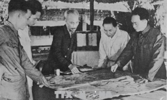 Việt Nam-Hồ Chí Minh-Điện Biên Phủ: Một khối thống nhất, bền chặt