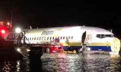 Nhân chứng kể lại khoảnh khắc đáng sợ khi Boeing 737 chở 143 người lao xuống sông 