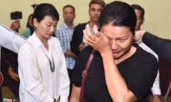 Dàn nghệ sĩ Việt nghẹn ngào tiễn biệt diễn viên Lê Bình về nơi an nghỉ cuối cùng
