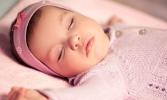 Tin tức đời sống mới nhất ngày 19/6/2019: Mẹ đeo băng đô làm đẹp cho con, bé gái 14 tuần tuổi tử vong
