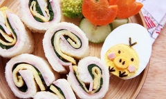 Bánh sandwich cuộn rau trứng – hộp cơm trưa công sở nhiều màu sắc