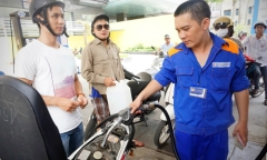 Giá xăng chính thức tăng thêm 350 đồng