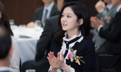 Nhan sắc gây choáng váng của Jang Nara ở tuổi 37