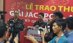 Lần đầu tiên có người trúng xổ số Vietlott không đeo mặt nạ nhận giải Jackpot