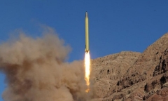 Donald Trump có thể dùng biện pháp quân sự, Iran dọa thử tên lửa trả đũa