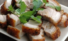 Cách làm thịt lợn quay không cần lò nướng mà bì vẫn giòn tan