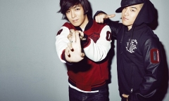 Fan bất ngờ phát hiện Taeyang bí mật viết thư cho T.O.P trong quân ngũ