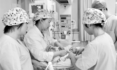 Tưởng béo phì, cô gái ra sức uống thuốc giảm cân ai ngờ lại sinh con