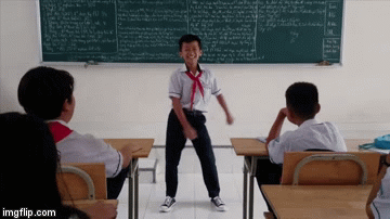 Video: Bị phạt nhảy múa, nam sinh “quẩy” như vũ công chuyên nghiệp trước cả lớp