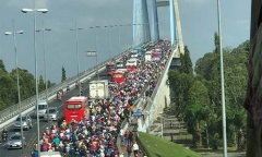 Dòng người kéo về TP. Hồ Chí Minh sau kỳ nghỉ Tết, cầu Mỹ Thuận tắc gần 10km