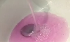 Canada: Cả dân làng hoảng hốt khi nước máy bỗng chuyển sang màu hồng