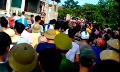 Giải cứu 2 người đàn ông bị dân vây đánh vì nghi bắt cóc trẻ em