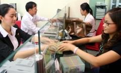 Ngân hàng đua khuyến mãi khủng giành khách hàng gửi tiền cuối năm
