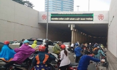 Hà Nội: Hàng chục ô tô, xe máy va chạm liên hoàn ở đường hầm Kim Liên