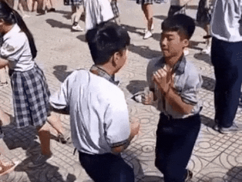 Clip: Hai cậu nhóc say sưa trong vũ điệu Cha Cha Cha khiến dân mạng thích thú
