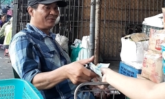 Chủ tịch Hà Nội yêu cầu khẩn trương điều tra hoạt động bảo kê ở chợ Long Biên