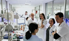 Hồ Ngọc Hà đi từ thiện cũng bất ngờ bị dân mạng