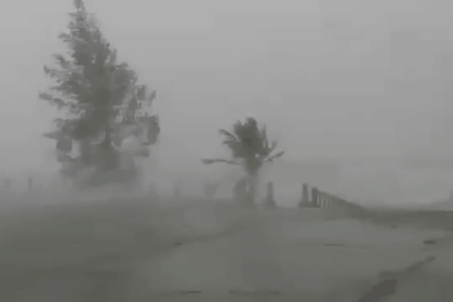 Trưa mai (15/9), siêu bão MANGKHUT giật trên cấp 17 vào Biển Đông