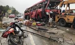 Lật xe khách giường nằm, 2 người tử vong, 14 người bị thương