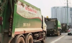 Xử lý nghiêm 4 xe chở rác nối đuôi nhau lấn làn buýt nhanh Hà Nội