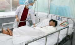 Dùng xăng hun chuột đồng, thiếu niên 14 tuổi bỏng nặng