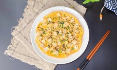 Chỉ cần cho thêm thứ này, món trứng chiên quen thuộc bỗng ngon miệng lạ thường
