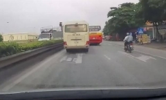 Hưng Yên: Phạt 7,5 triệu đồng, tước bằng 4 tháng với 2 tài xế chèn nhau trên QL5