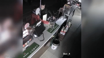 Đột nhập vào rạp chiếu phim 