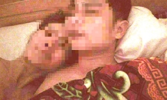 Nữ cán bộ lộ ảnh