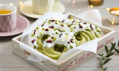 Cách làm bánh quy matcha trang trí hình vòng hoa giáng sinh đơn giản