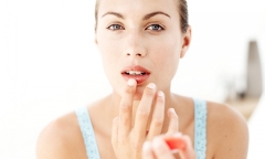 75% mỹ phẩm trên thị trường là giả: Cách nào phân biệt, tránh hủy hoại da?