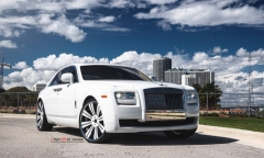 Cận cảnh siêu xe Rolls-Royce Cullinan Black Badge, giá không dưới 40 tỷ đồng 