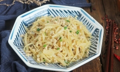 Củ cải đem xào với thứ này chồng con khen ngon không dứt