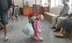 Tin tức đời sống mới nhất ngày 15/1/2020: Chồng mới không thích con riêng, bé gái 2 tuổi bị mẹ bỏ rơi