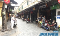 Hà Nội: Phố phường vắng lặng, nhiều cửa hàng, quán xá tạm đóng cửa trong mùa dịch Covid-19