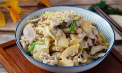 Đầu năm bận rộn, làm món thịt xào măng đơn giản, cả nhà ăn xì xụp khen ngon