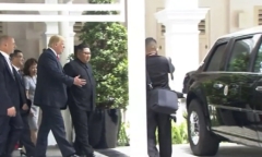 Tổng thống Trump khoe siêu xe 